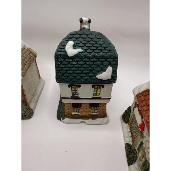 Christmas Village Figurines Unbranded 3” X 2.5” X 3” Four‎ Piece - Picture 9 of 16